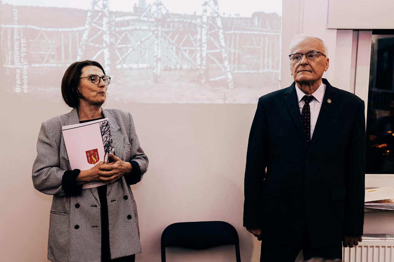 Profesor przybliżył historię obozu