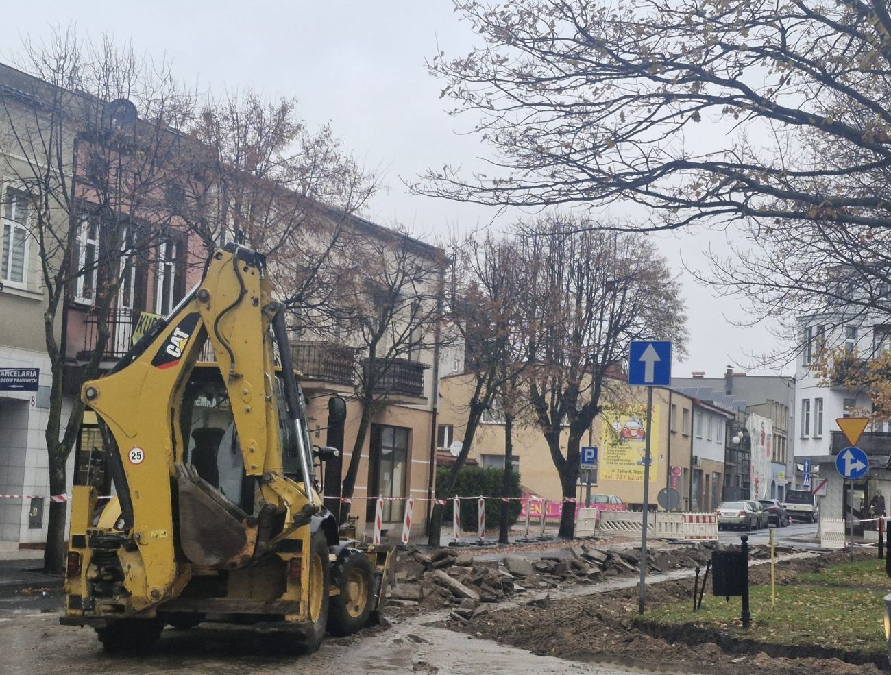 Ciężki sprzęt wjechał na rynek. Co teraz będą robić?