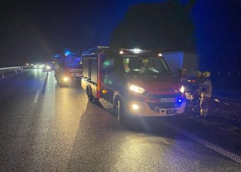 Zderzyły się dwa auta. Jeden pas był zablokowany