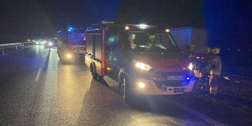 Zderzyły się dwa auta. Jeden pas był zablokowany