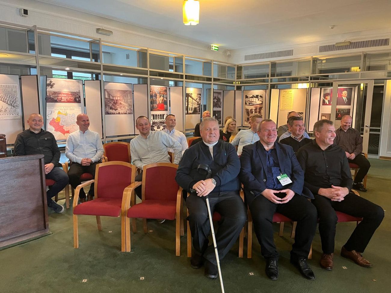 Mundurowi na wycieczce. Policjanci zwiedzili Sejm