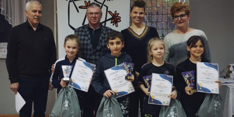 Turniej tenisa stołowego w Rozalinie