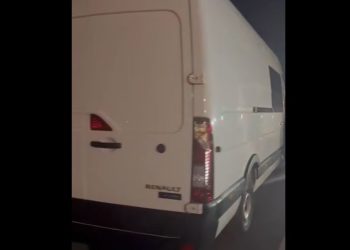 Kradzież busa w Strzałkowie. „Podeszło dwóch mężczyzn w kominiarkach”