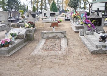 Kto zniszczył nagrobki? Proboszcz tłumaczy