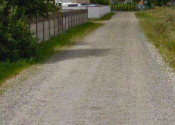 Radny chce budować tam chodnik. Burmistrz odpowiada