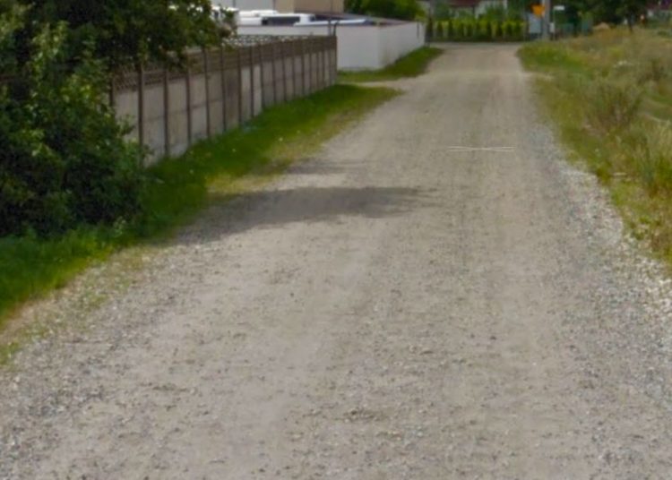 Radny chce budować tam chodnik. Burmistrz odpowiada