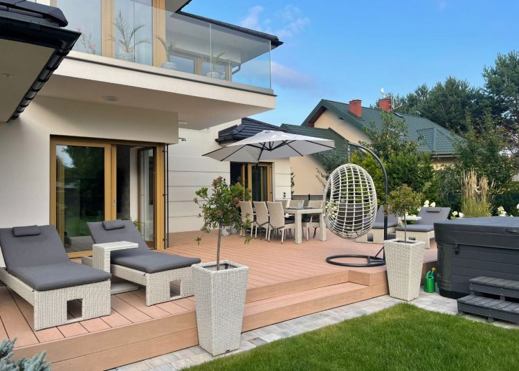 Twój taras, Twoje miejsce. Jak wybrać płytki i dlaczego warto pomyśleć o tarasie wentylowanym?