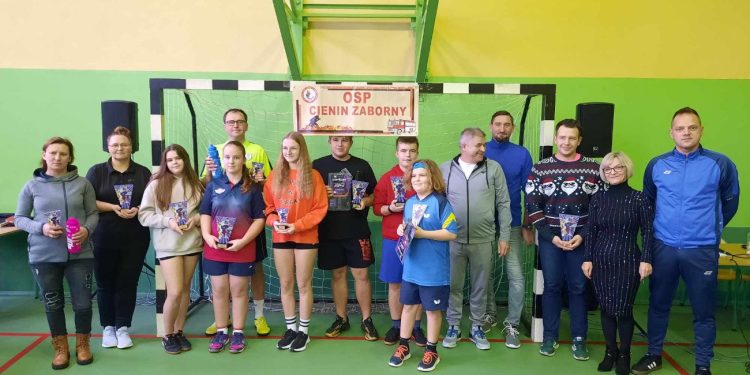 Zapraszają na mikołajki przy tenisowym stole