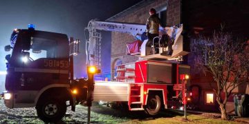 Pożar w Kochowie. Kilka zastępów w akcji