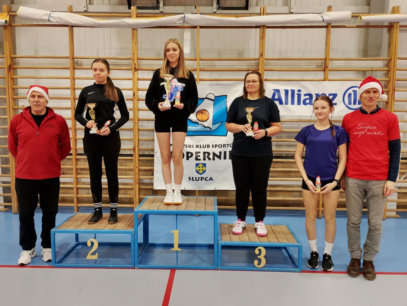 Mikołaj przy tenisowym stole