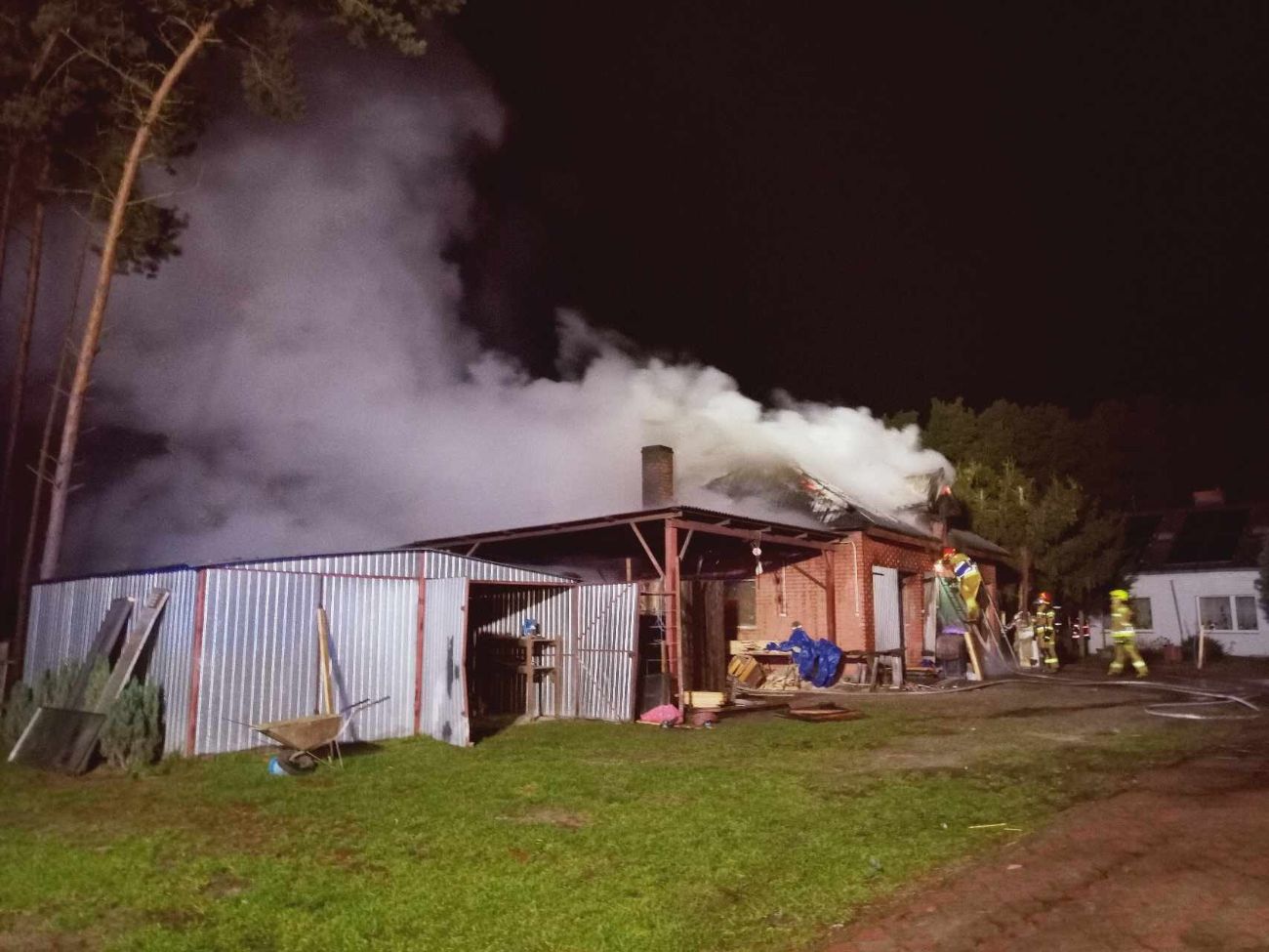 W nocy wybuchł pożar. Ponad 40 strażaków w akcji