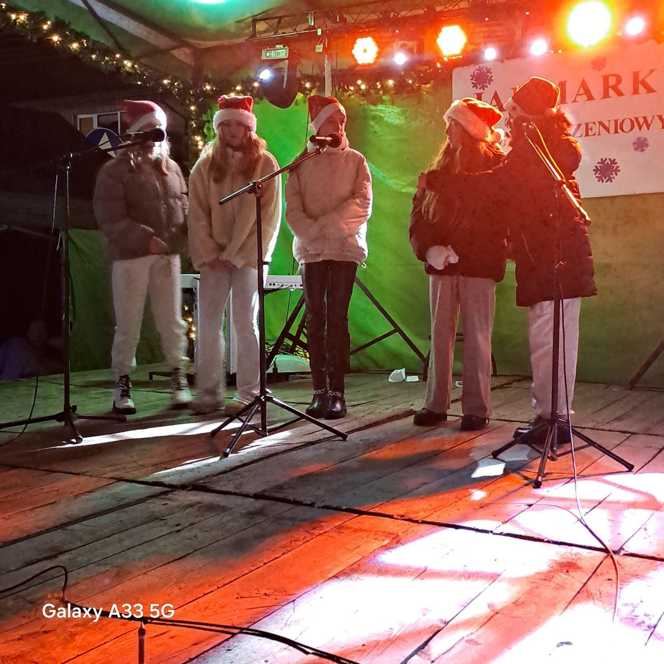 Fotorelacja z JARMARKU BOŻONARODZENIOWEGO na rynku w Lądku