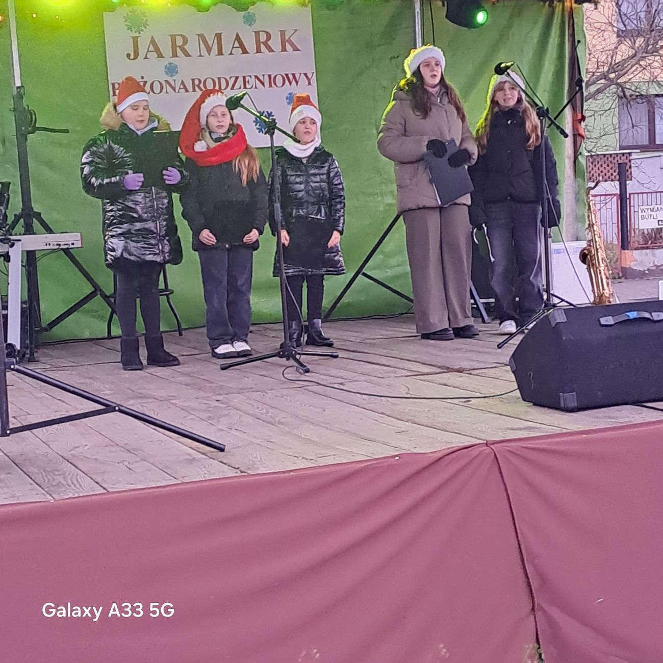 Fotorelacja z JARMARKU BOŻONARODZENIOWEGO na rynku w Lądku