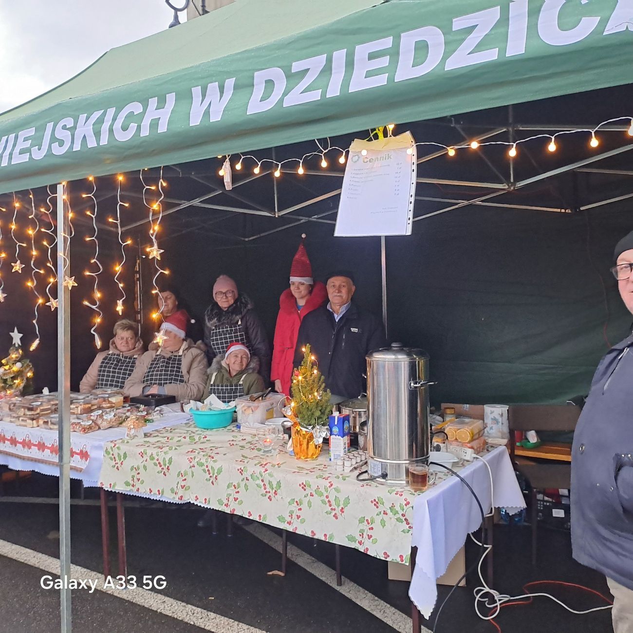 Fotorelacja z JARMARKU BOŻONARODZENIOWEGO na rynku w Lądku