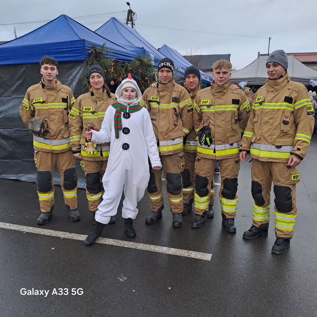 Fotorelacja z JARMARKU BOŻONARODZENIOWEGO na rynku w Lądku