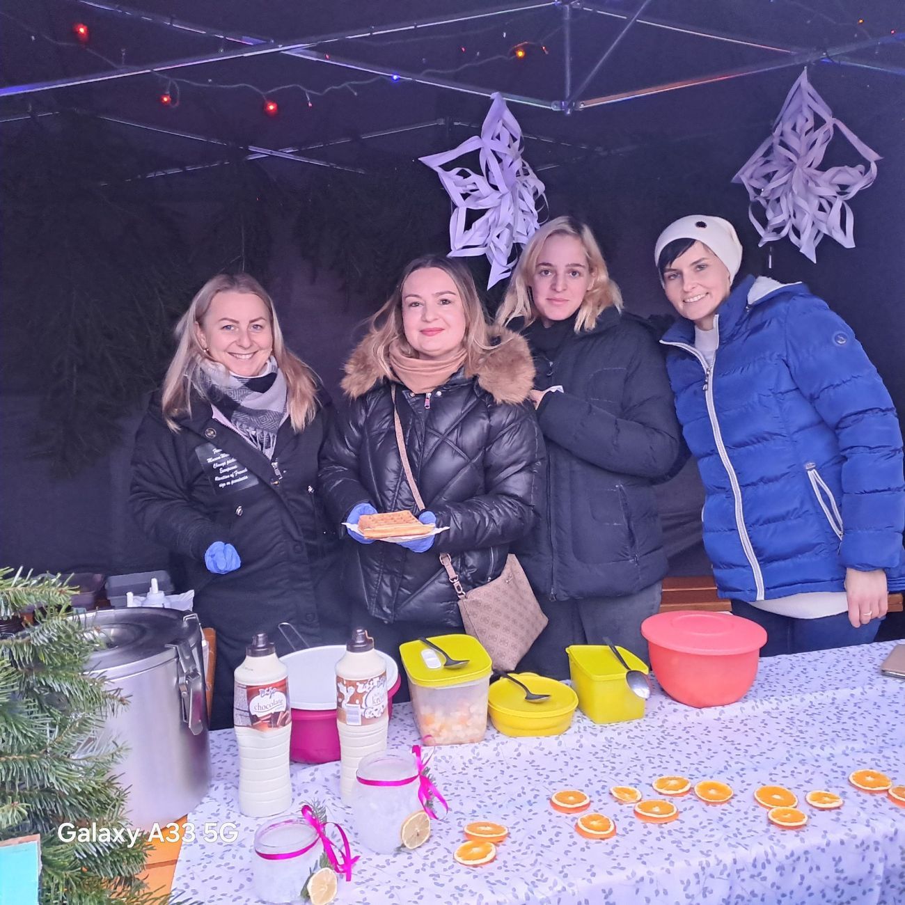 Fotorelacja z JARMARKU BOŻONARODZENIOWEGO na rynku w Lądku