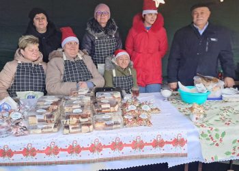 Fotorelacja z JARMARKU BOŻONARODZENIOWEGO na rynku w Lądku