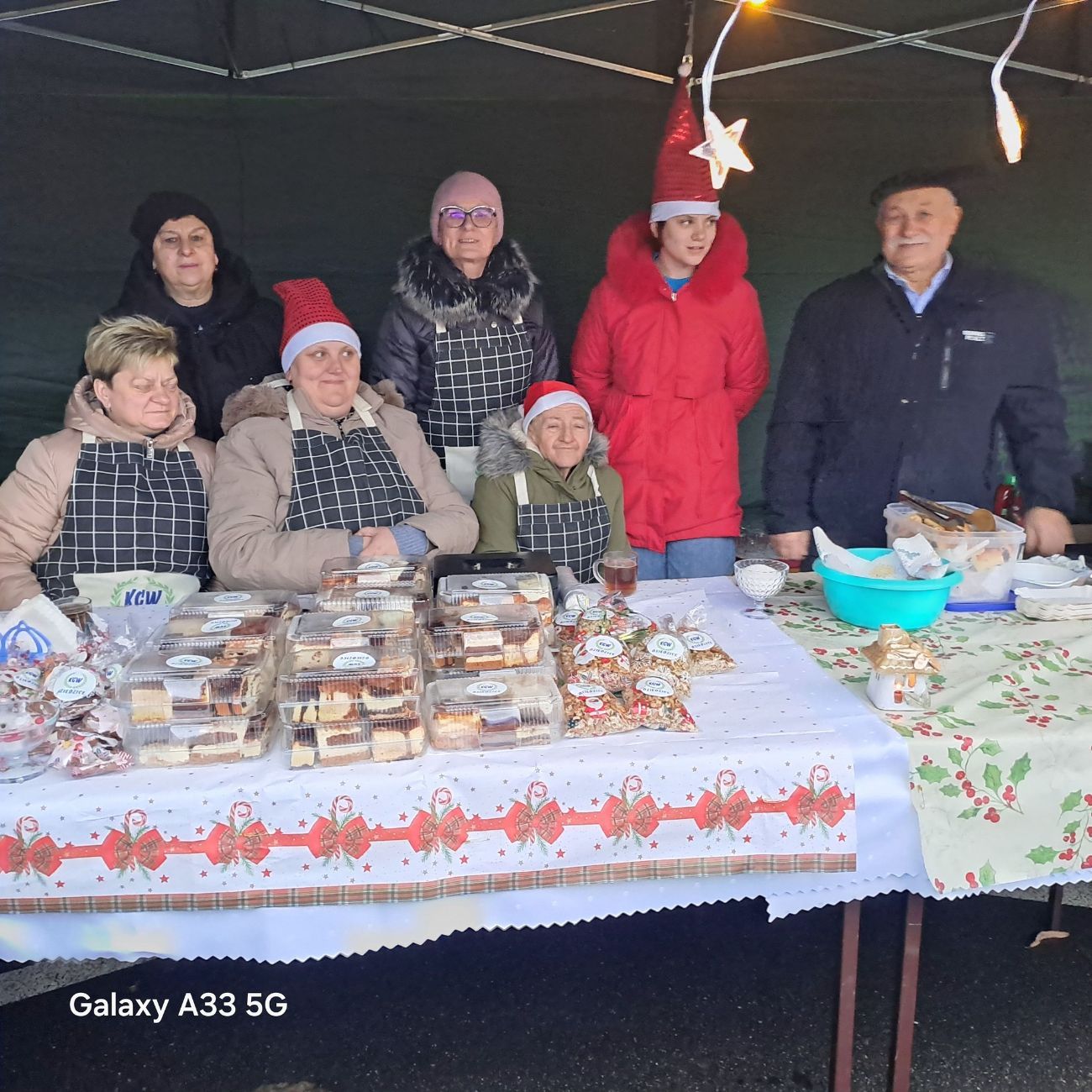 Fotorelacja z JARMARKU BOŻONARODZENIOWEGO na rynku w Lądku