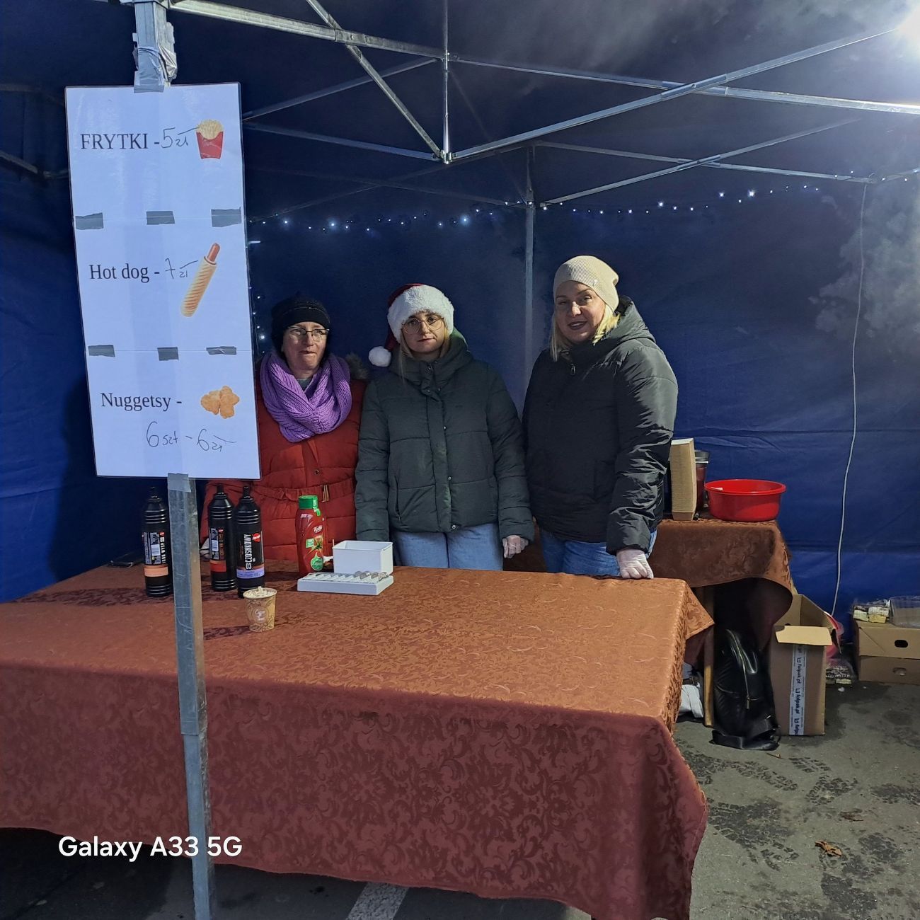 Fotorelacja z JARMARKU BOŻONARODZENIOWEGO na rynku w Lądku