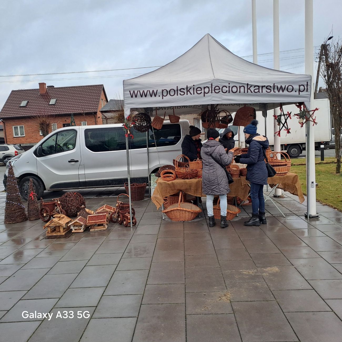 Fotorelacja z JARMARKU BOŻONARODZENIOWEGO na rynku w Lądku