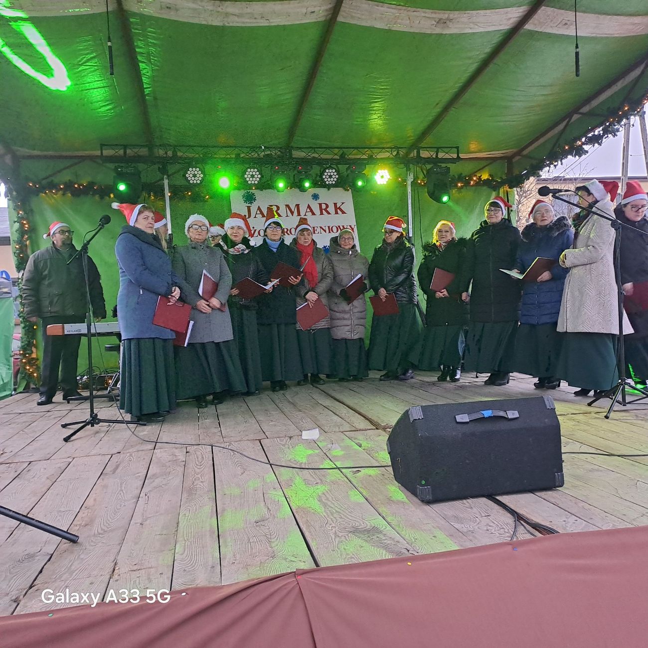 Fotorelacja z JARMARKU BOŻONARODZENIOWEGO na rynku w Lądku