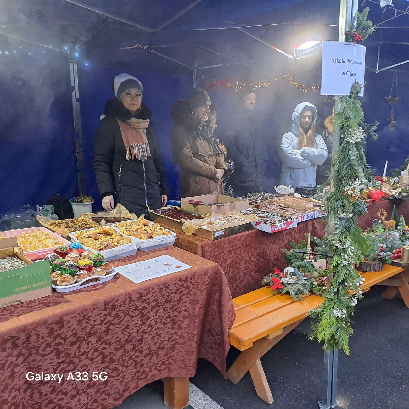 Fotorelacja z JARMARKU BOŻONARODZENIOWEGO na rynku w Lądku