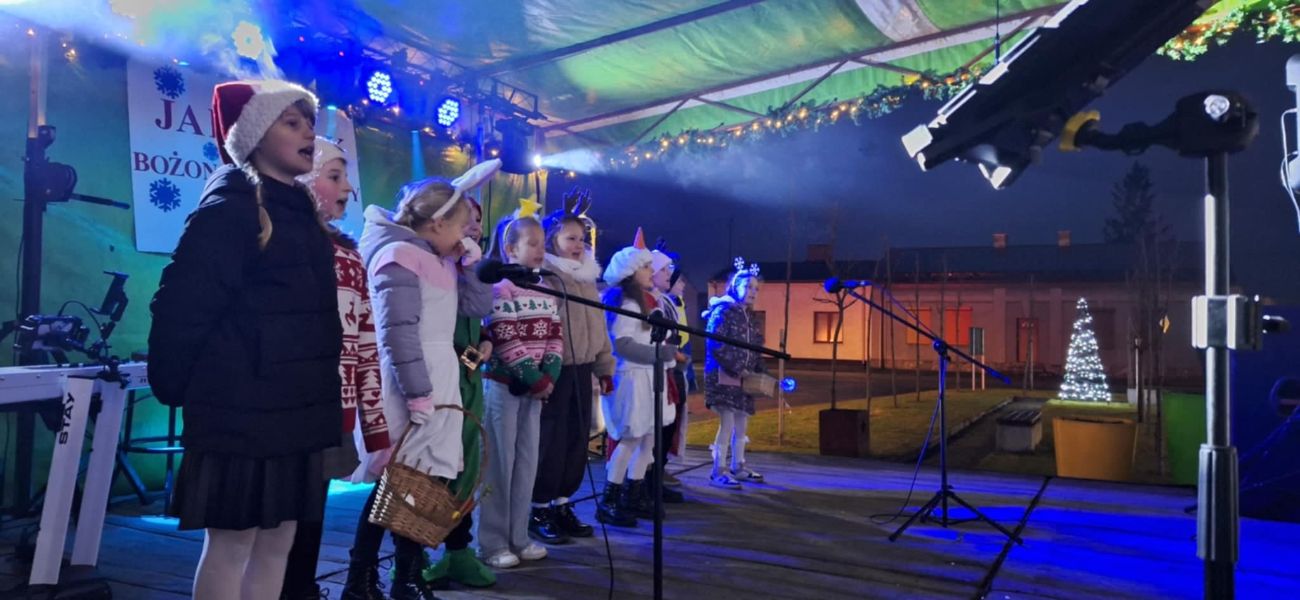 Fotorelacja z JARMARKU BOŻONARODZENIOWEGO na rynku w Lądku