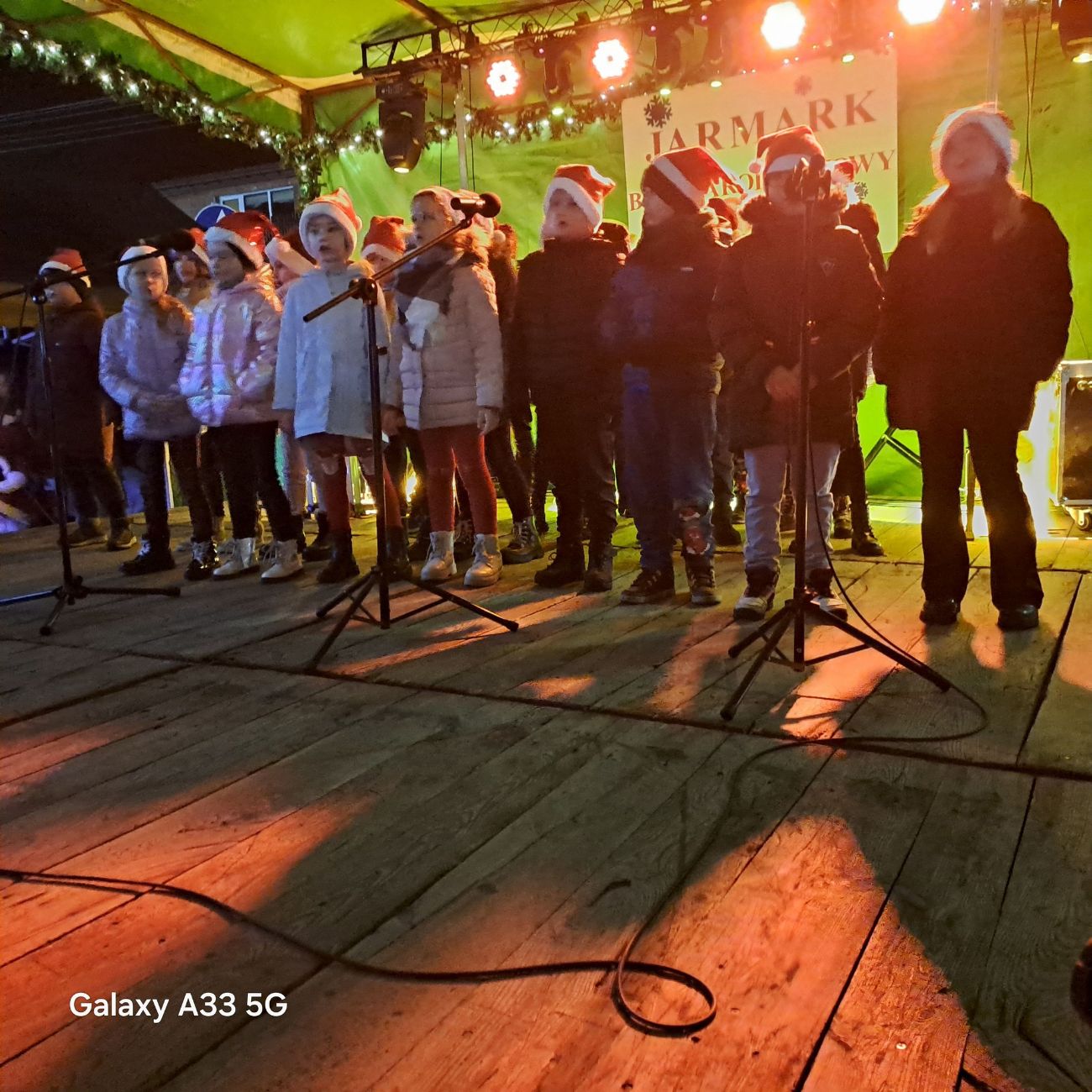 Fotorelacja z JARMARKU BOŻONARODZENIOWEGO na rynku w Lądku