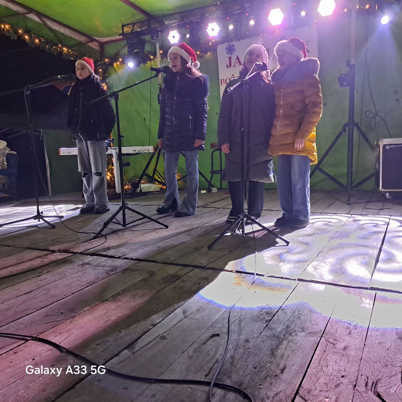 Fotorelacja z JARMARKU BOŻONARODZENIOWEGO na rynku w Lądku