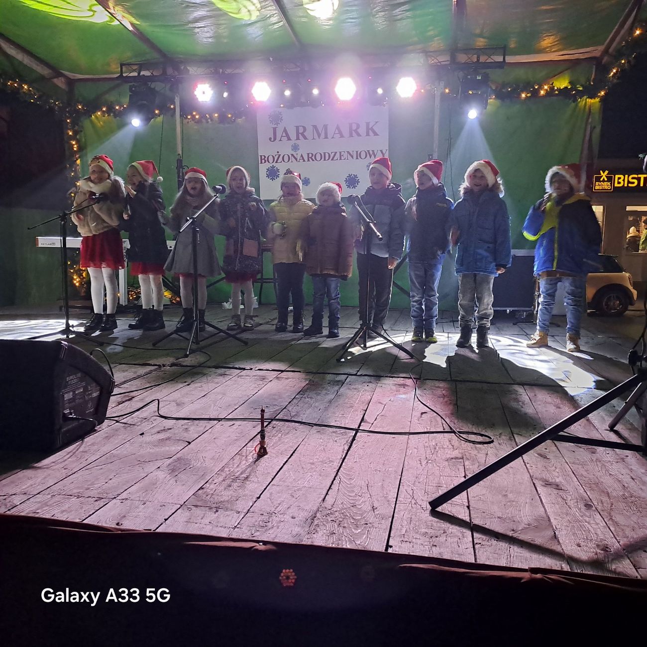 Fotorelacja z JARMARKU BOŻONARODZENIOWEGO na rynku w Lądku