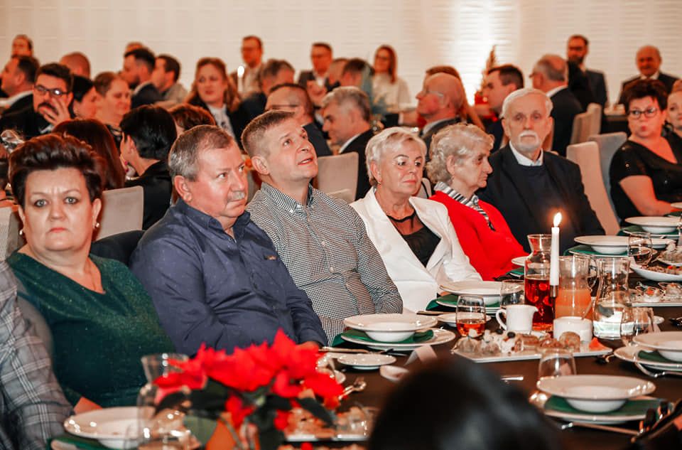 Ponad 200 osób na spotkaniu wigilijnym. Zobacz zdjęcia