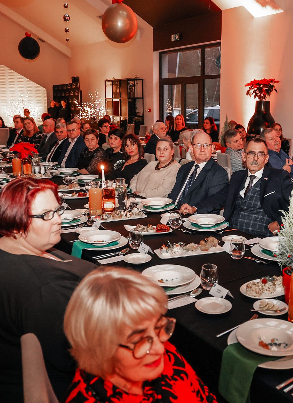 Ponad 200 osób na spotkaniu wigilijnym. Zobacz zdjęcia