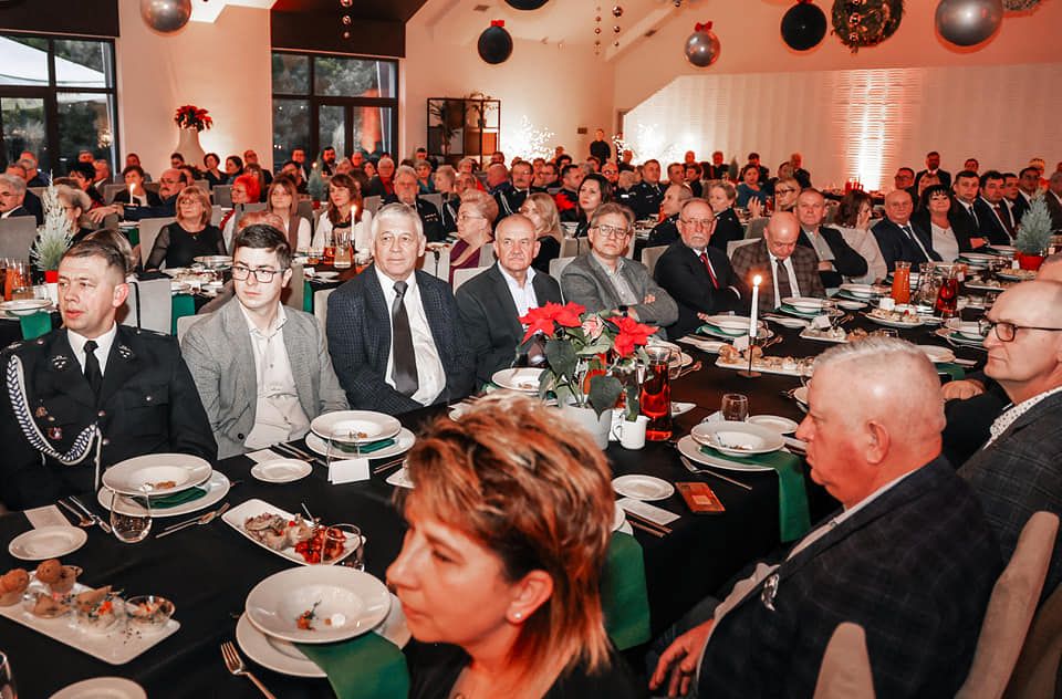 Ponad 200 osób na spotkaniu wigilijnym. Zobacz zdjęcia