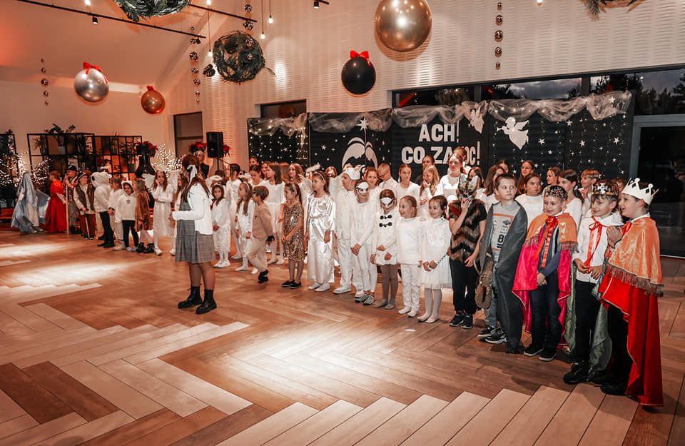 Ponad 200 osób na spotkaniu wigilijnym. Zobacz zdjęcia