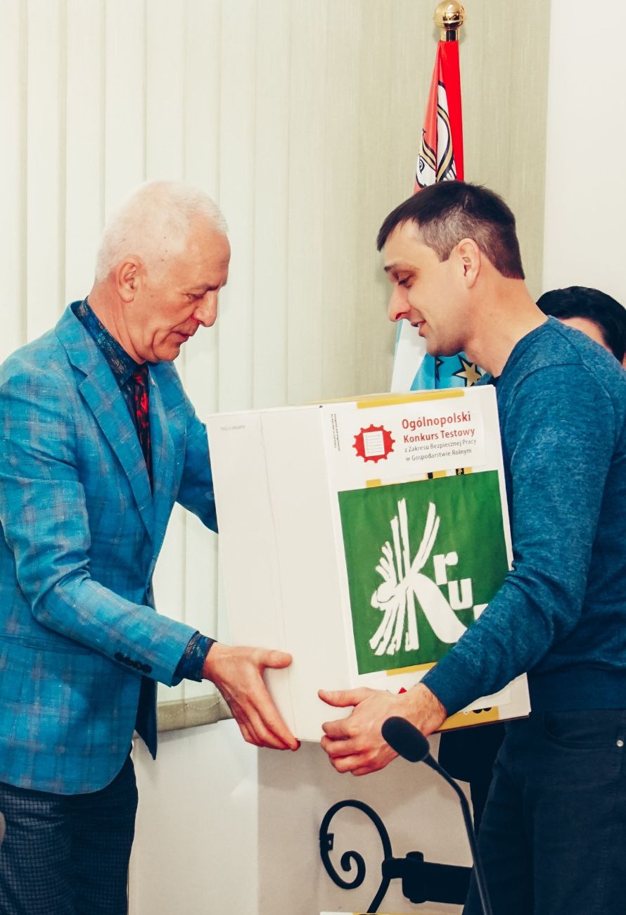 „Gdy zdrowie dopisuje, bezpiecznie rolnik pracuje”.