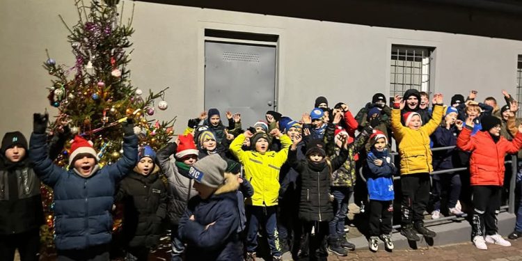 Własnoręcznie ozdoby trafiły na drzewko