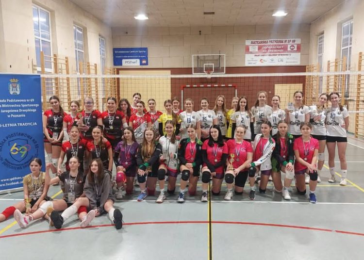 Wybrały się na turniej świąteczno-noworoczny