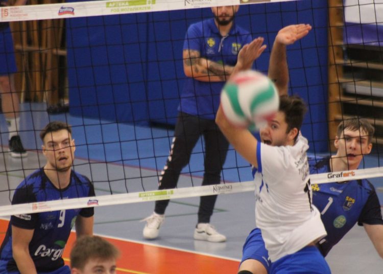 Wygrali bez straty seta