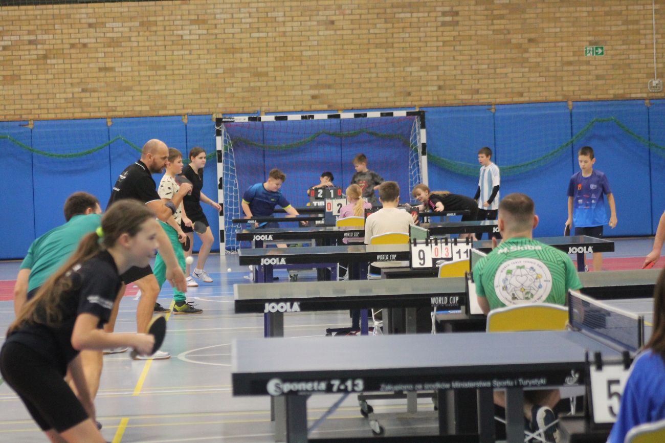 Mikołaj przy tenisowym stole