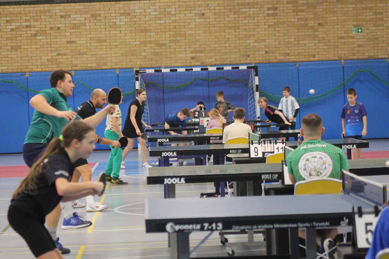 Mikołaj przy tenisowym stole