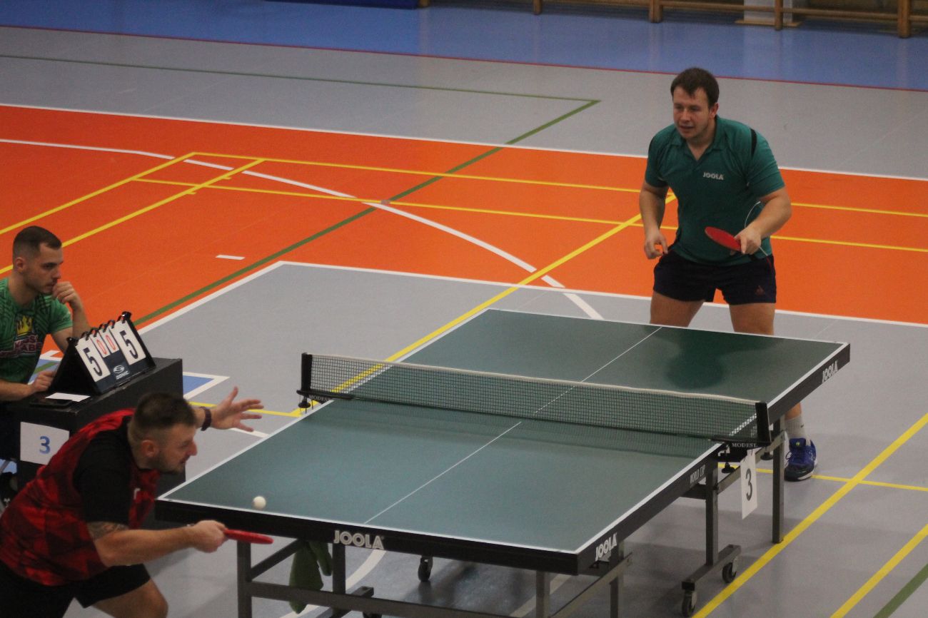 Mikołaj przy tenisowym stole