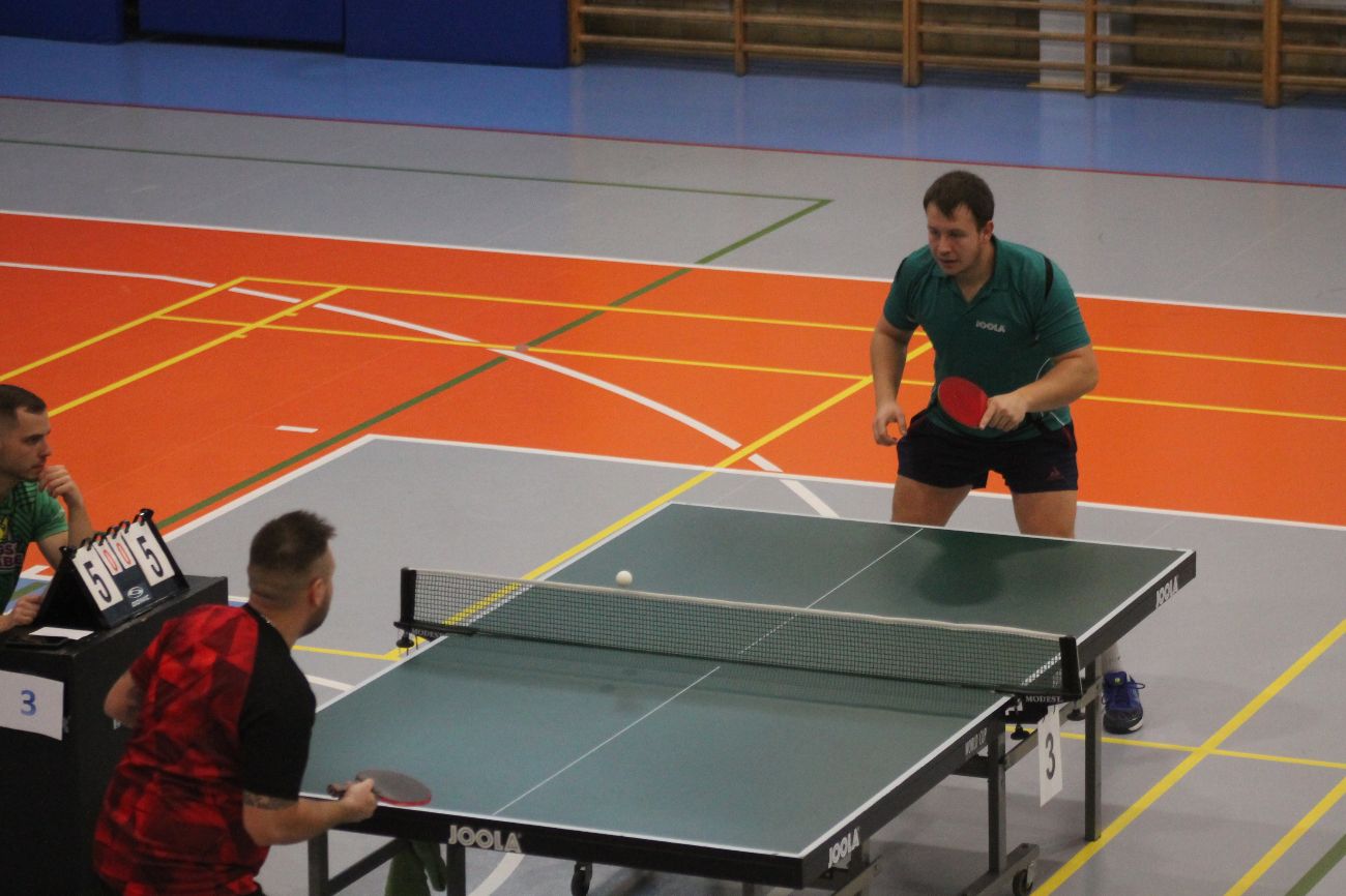 Mikołaj przy tenisowym stole