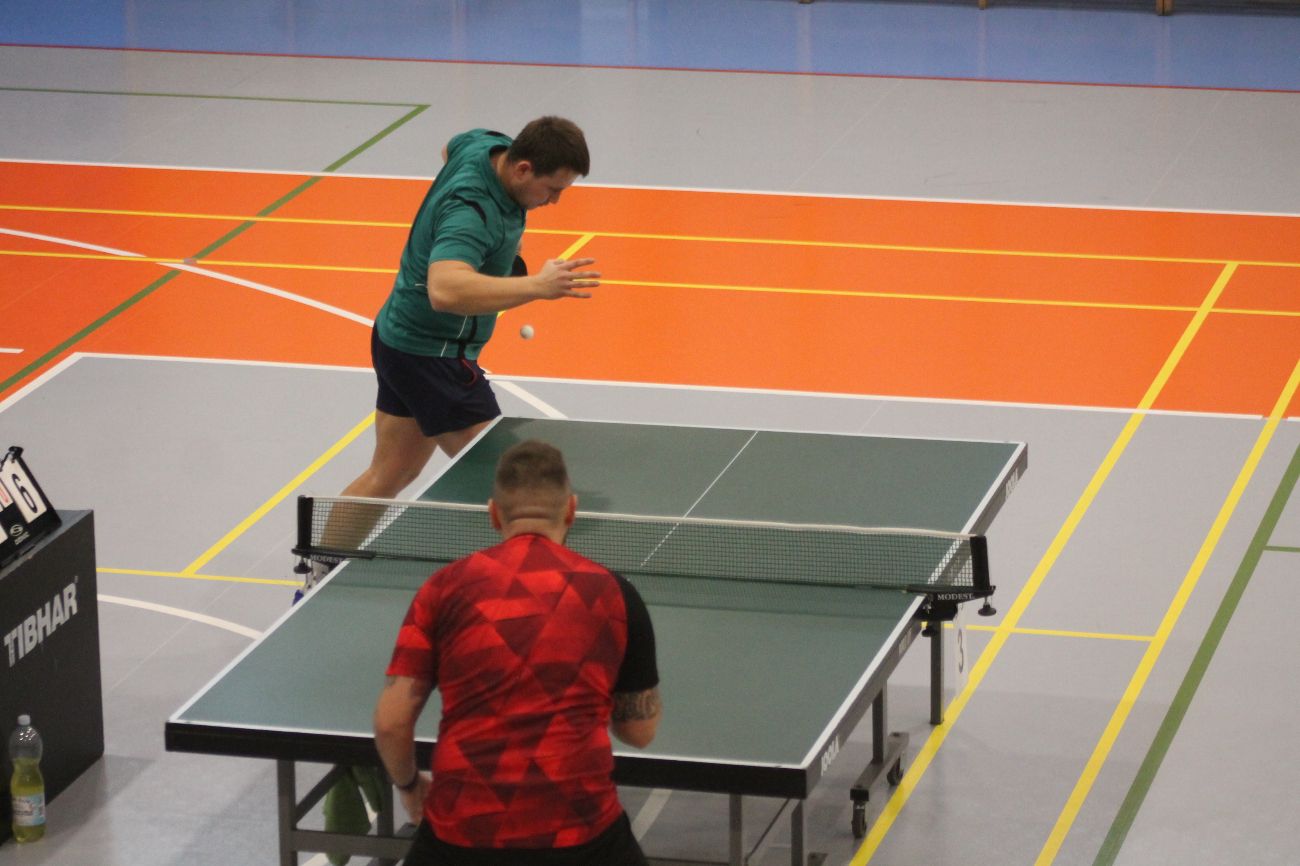 Mikołaj przy tenisowym stole