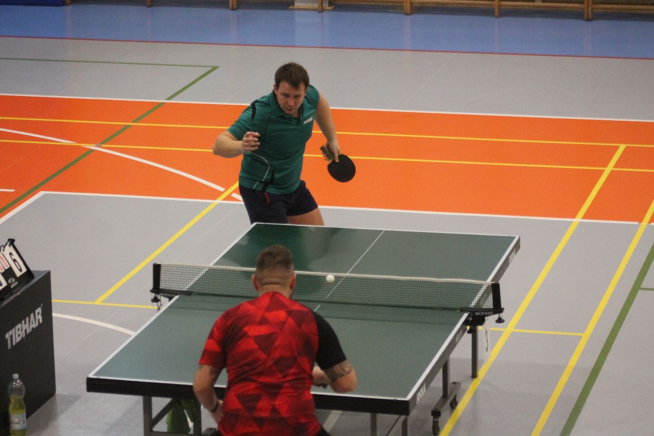 Mikołaj przy tenisowym stole