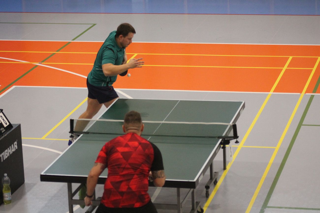 Mikołaj przy tenisowym stole