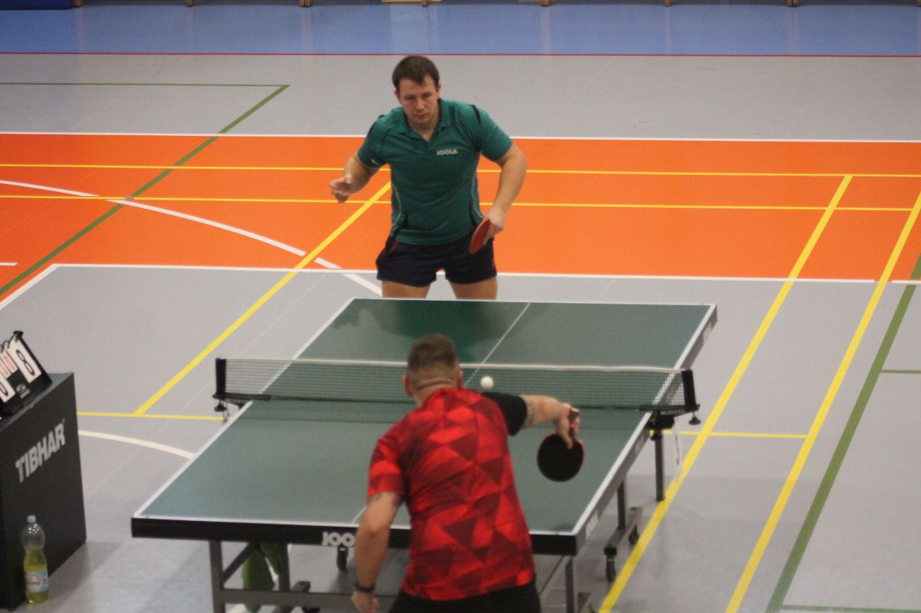 Mikołaj przy tenisowym stole