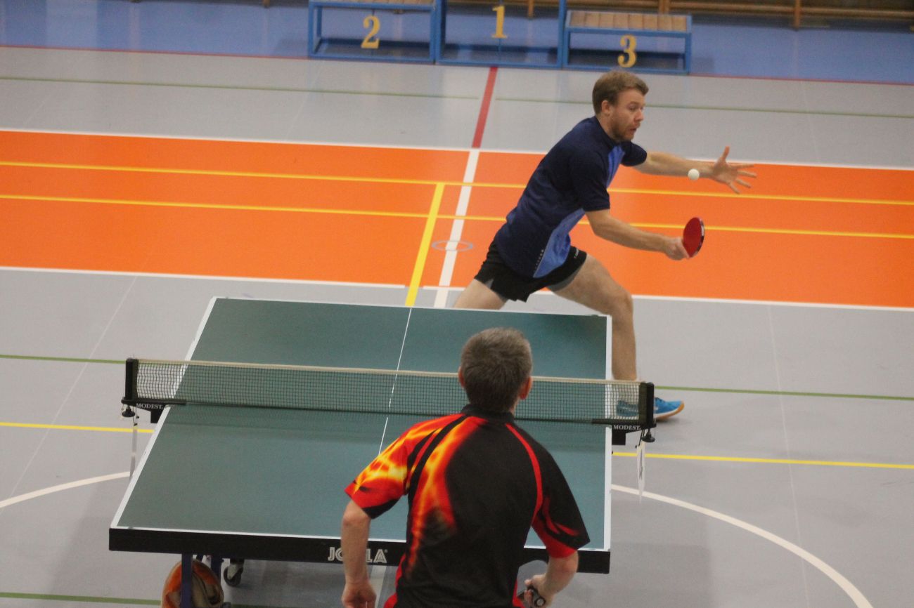 Mikołaj przy tenisowym stole