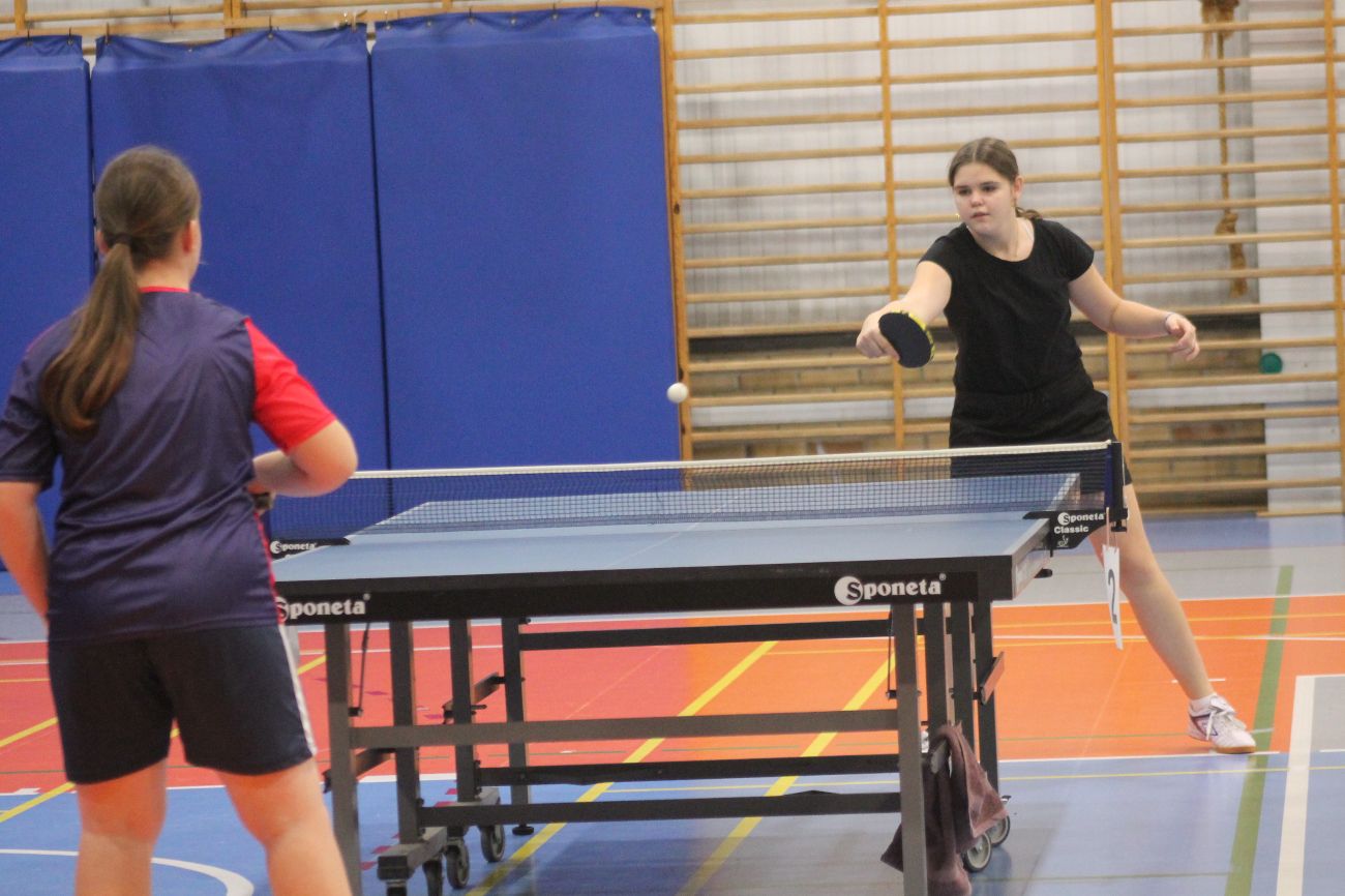 Mikołaj przy tenisowym stole