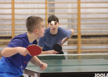 Mikołaj przy tenisowym stole