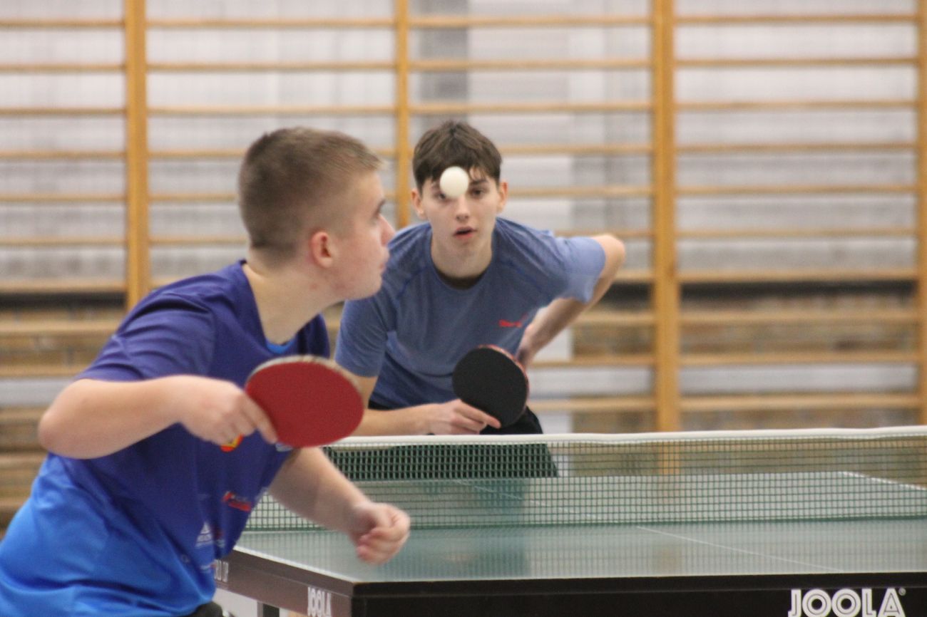 Mikołaj przy tenisowym stole